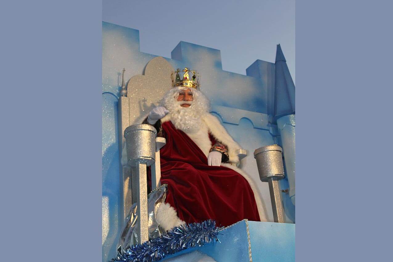 STANDS DE REYES MAGOS, PAPÁ NOEL, OLENTZERO Y CARROZAS​. Desfile de Carrozas