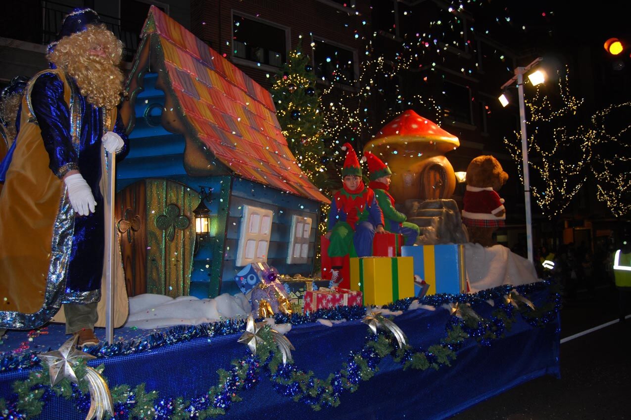 STANDS DE REYES MAGOS, PAPÁ NOEL, OLENTZERO Y CARROZAS​. Desfile de Carrozas