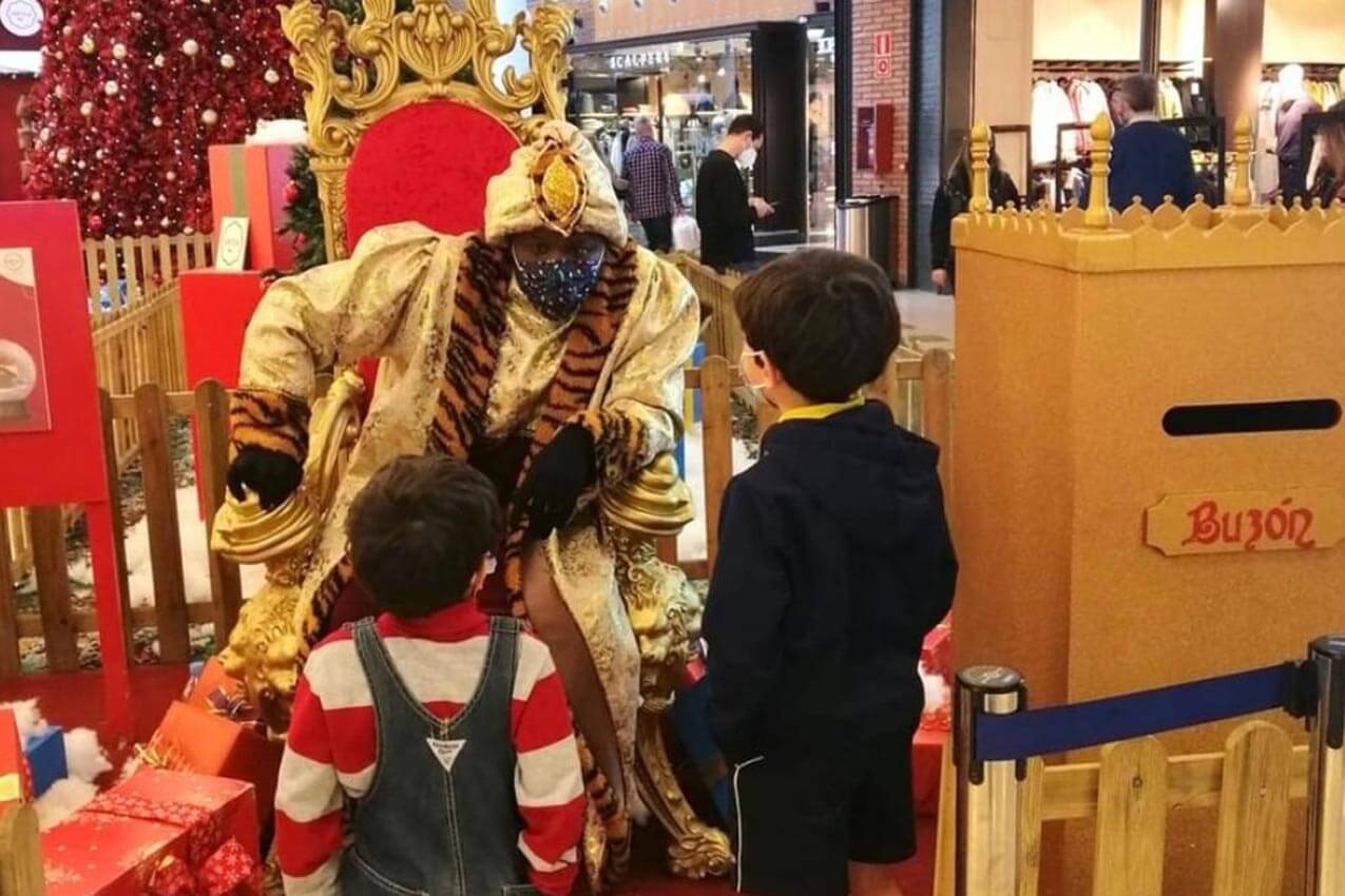 STANDS DE REYES MAGOS, PAPÁ NOEL, OLENTZERO Y CARROZAS​. Recepción de Rey Mago